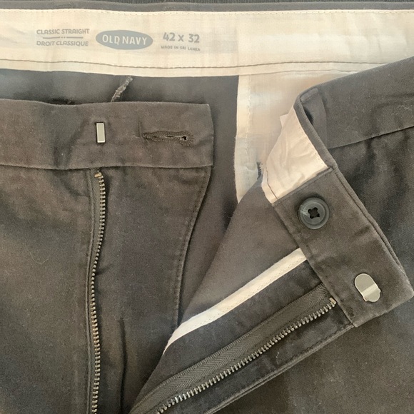 Gently used Old Navy “Classic Straight” pant Waist 42 Length 32 - Picture 4 of 8